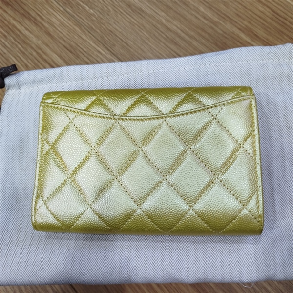 Ví Chanel vàng lấp lánh +