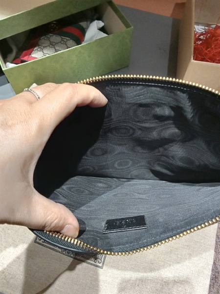 Túi GG đen logo vàng KG+