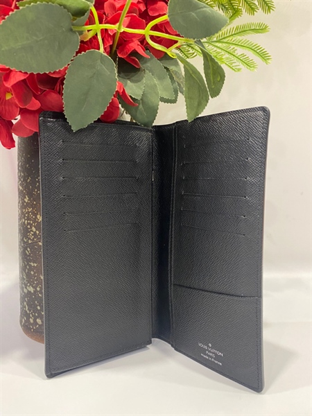 Ví LV dài ô đen +