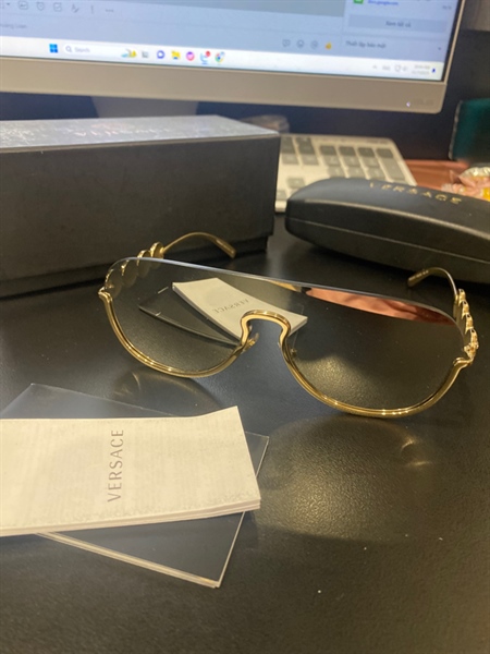 Kính Versace đen họa tiết KG+