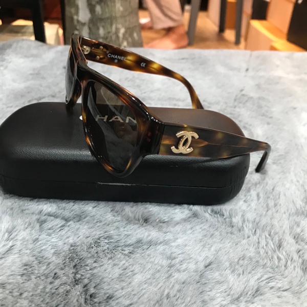 Kính Chanel màu nâu đen loang KG+