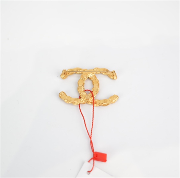 Cài áo Chanel vàng đính đá nhỏ KG+