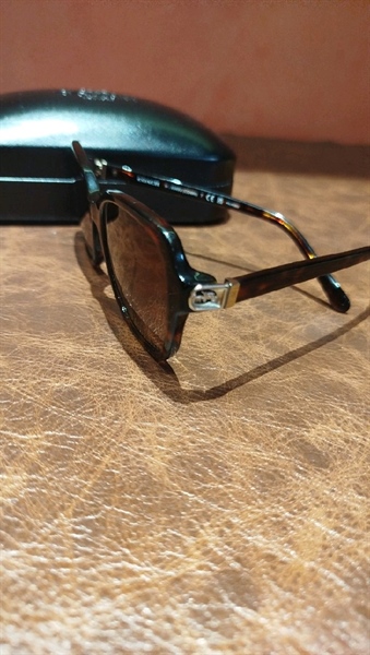 Kính râm Coach gọng màu nâu KG+