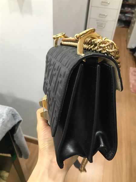 Túi Fendi Đen 19cm KG+