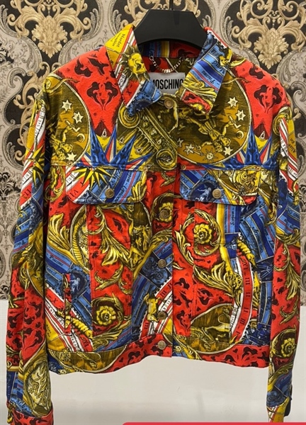 Áo khoác Moschino màu sắc KG+