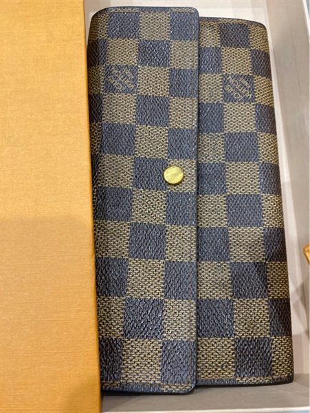 Ví LV gập 3 dimier lê thơm