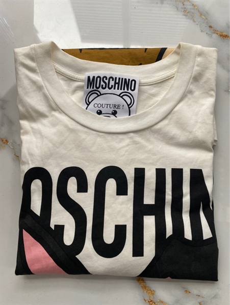 Áo trắng gấu MOSCHINO