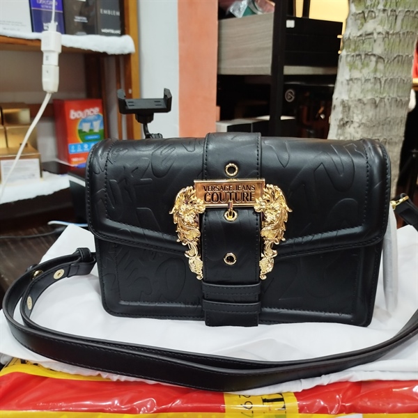 Túi xách Versace đen vân chữ nổi 24cm KG+