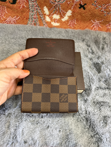 Ví LV gập 2 ô vuông lòng nâu+