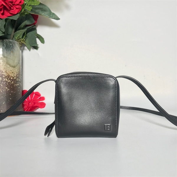 Túi vuông Balen đen KG+