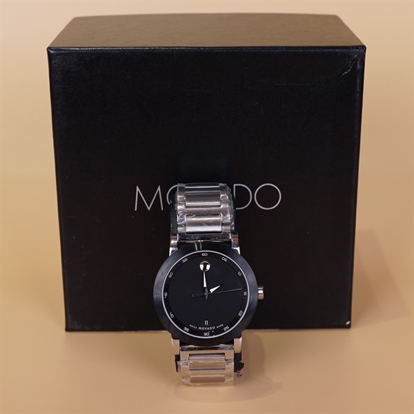 Đồng hồ nam Movado mặt tròn đen KG+