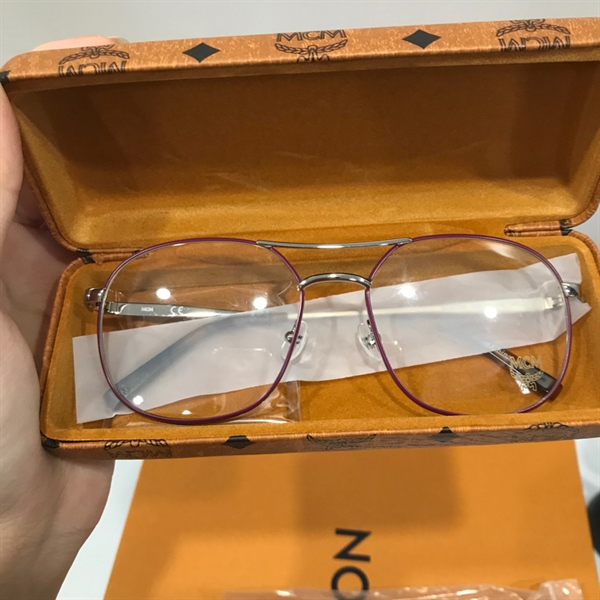 Kính MCM gọng hồng da beo KG+