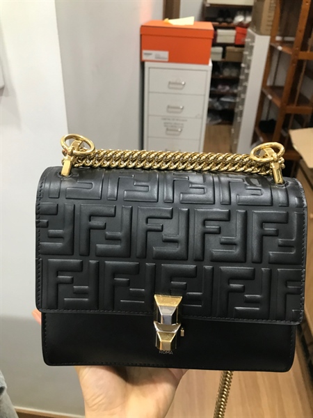 Túi Fendi Đen 19cm KG+