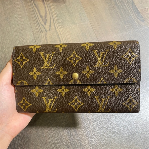 Ví LV nút vàng x2 KG+