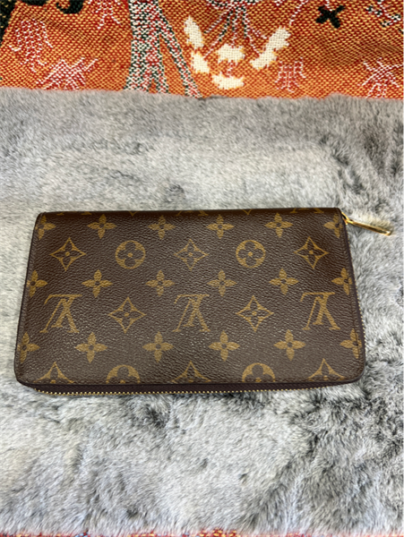 Ví LV dài hoa nâu lòng nâu+