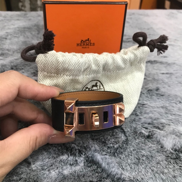 Vòng tay Hermes da đen chốt vàng hồng +