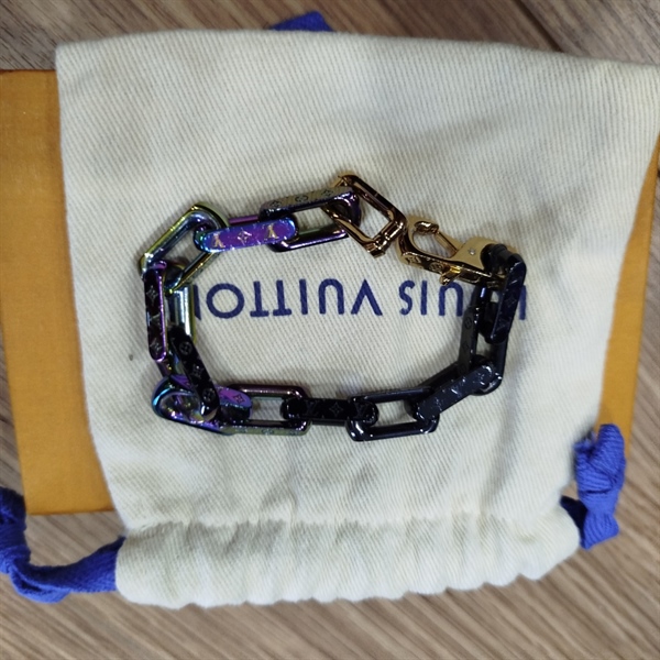 Vòng tay LV xích tráng gương +