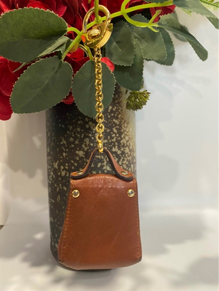 Charm Ferragamo nâu bò +