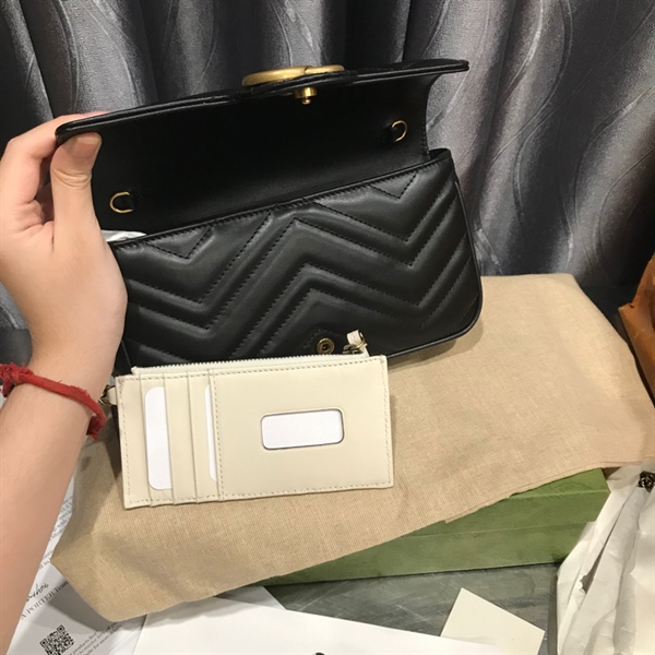 Túi GG đen kèm charm +