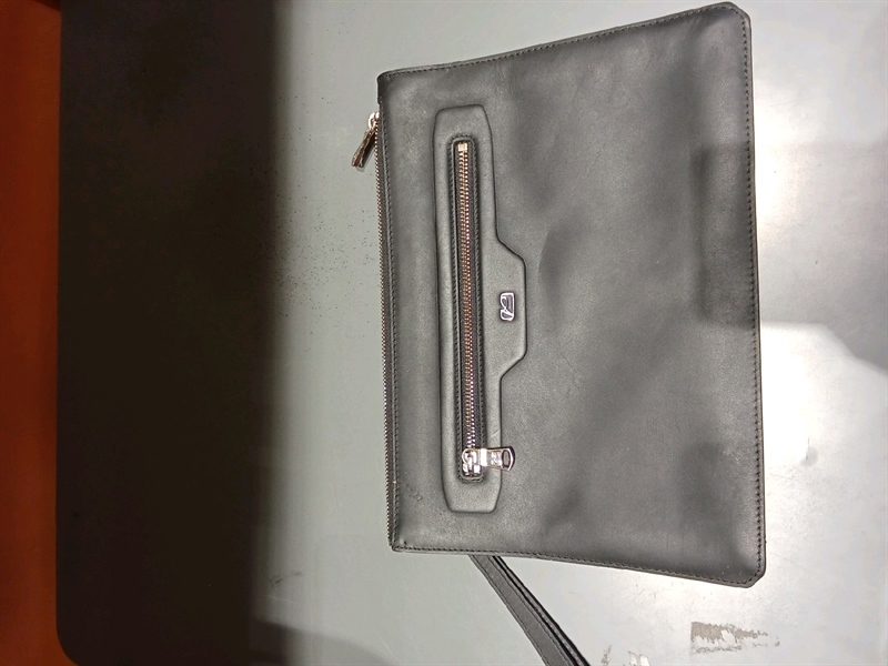 Túi Valentino màu đen KG+