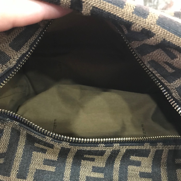 Túi Fendi hộp chữ nhật quai xách da đen ++