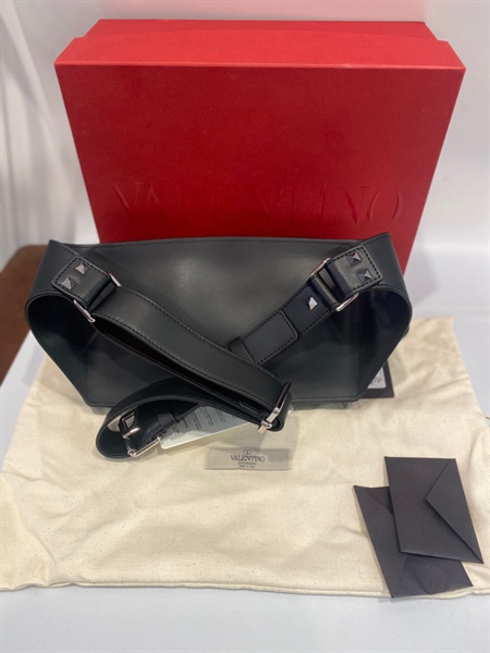 Túi bao tử Valentino +