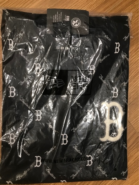 Áo Đen chữ B KG+