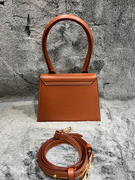 Túi Jacquemus đứng màu nâu KG+