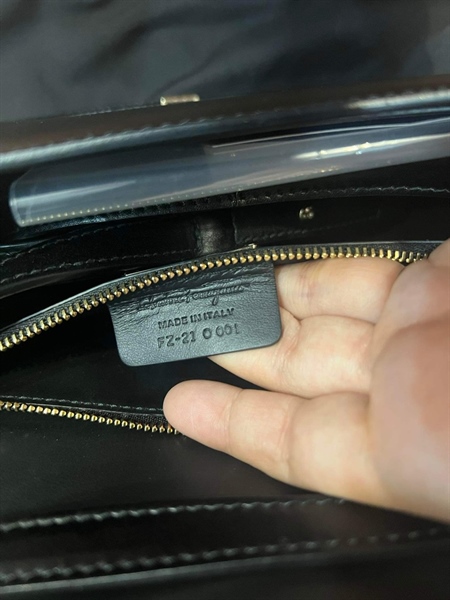 Túi Clutch Salvatore Đen Có Nơ KG+