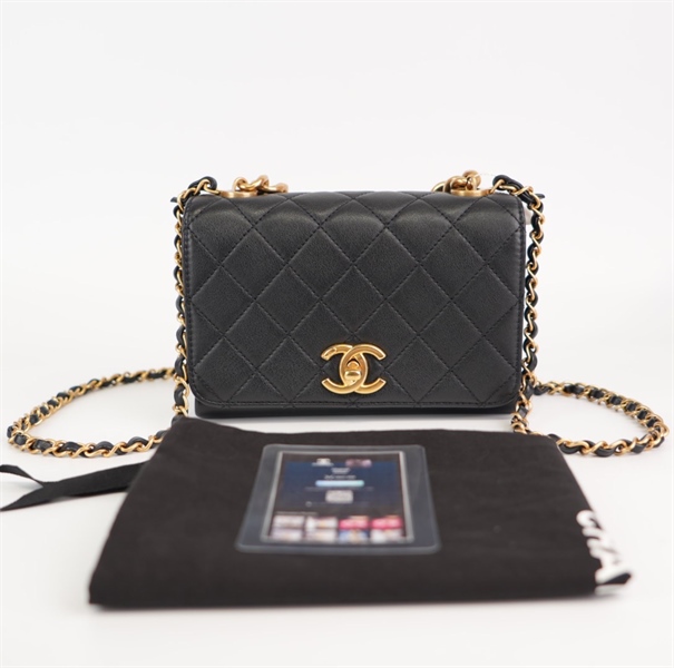 Túi Chanel Woc đen khóa vàng KG+