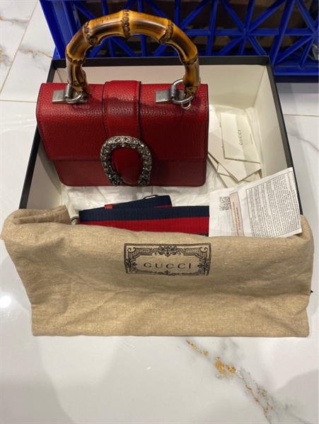 Túi đỏ quai trúc Gucci