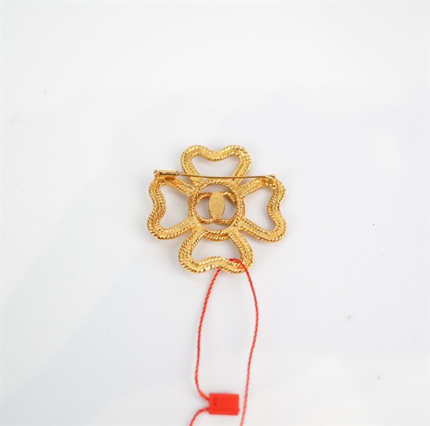 Cài áo Chanel vàng hình bông hoa KG+