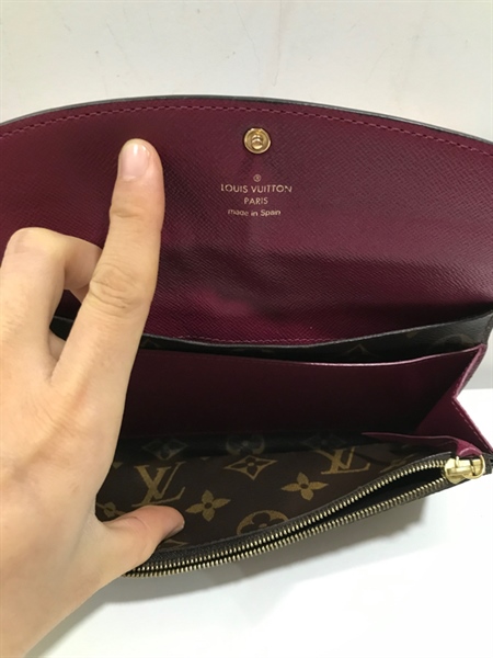 Ví LV Dài Nút Đỏ KG+