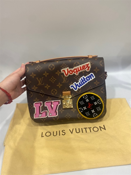 Túi LV thêu đỏ +