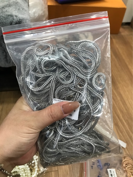 Dây xích màu bạc mắt nhỏ 1,1m KG+