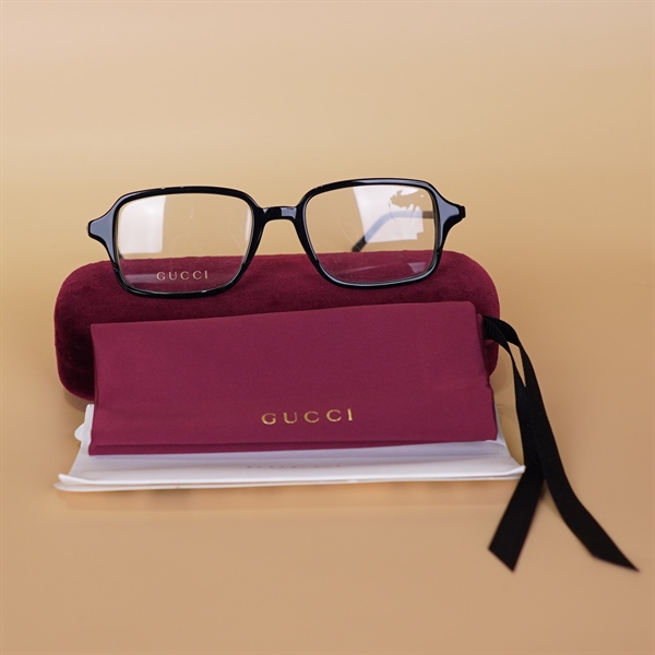 Kính GG chữ nhật gọng nhựa KG+