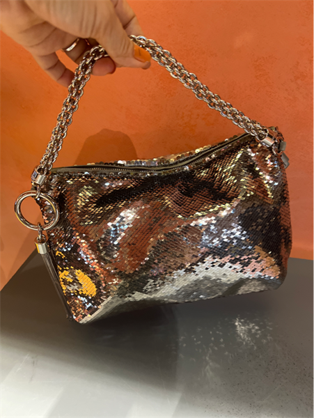 Túi Jimmy Choo kẹp nách vẩy cá+