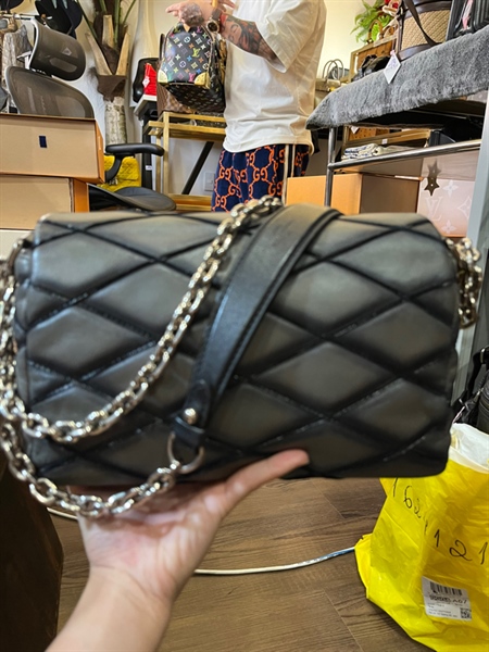 Túi LV vân nổi đen KG+