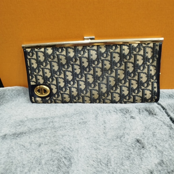 Túi Clutch Dior kẹp vàng KG+