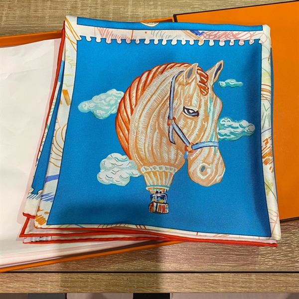 Khăn lụa Hermes +