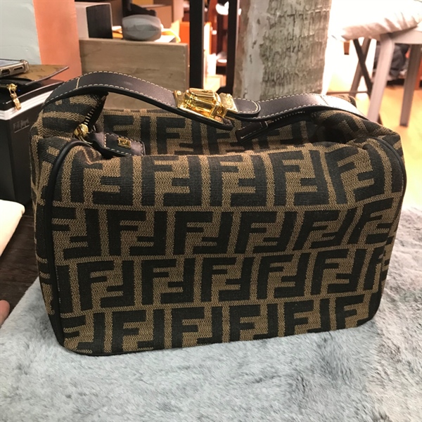 Túi Fendi hộp chữ nhật quai xách da đen ++