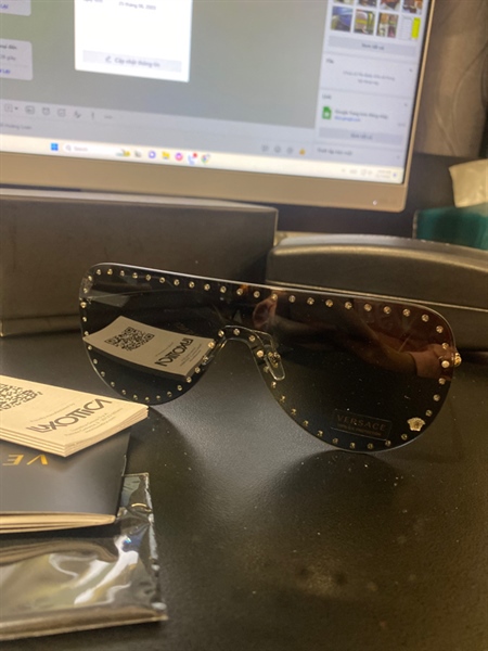 Kính Versace đen KG+