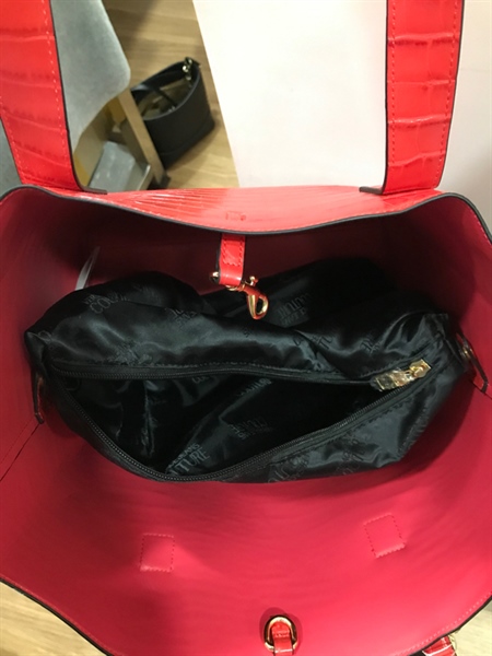 Túi Versace đỏ KG+