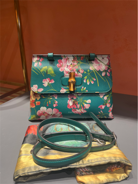 Túi GC xanh hoạ tiết hoa+