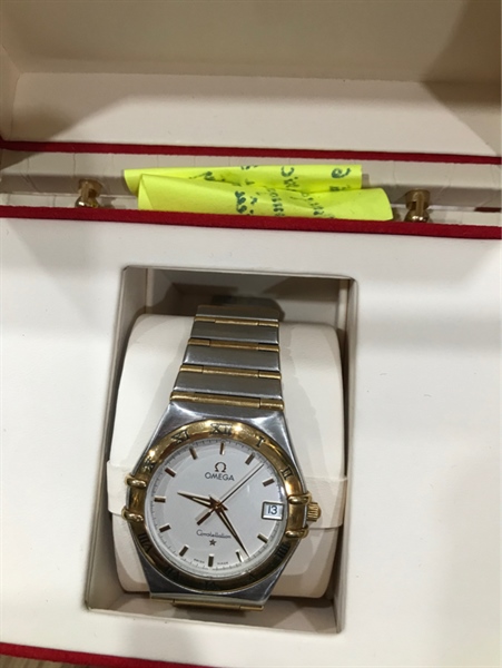 Đồng hồ OMEGA mặt tròn dây trắng phối vàng KG+