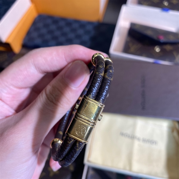 Vòng tay LV ổ khoá +