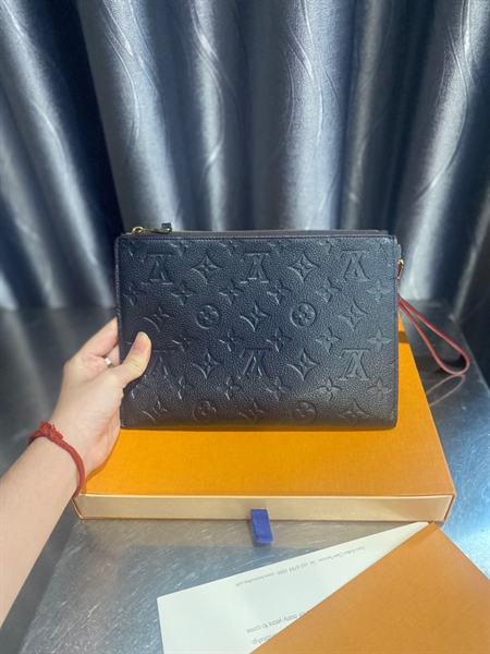 Túi LV clutch đen đỏ