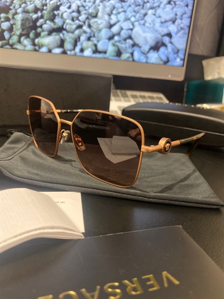 Kính Versace gọng vàng KG+