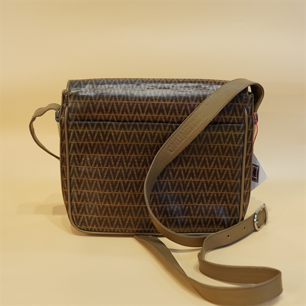 Túi đeo chéo Valentino chữ V nâu KG+