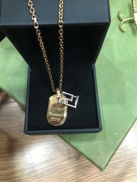 Dây chuyền Versace mặt bầu phối 2 bạc KG+
